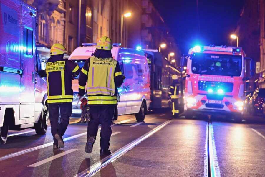 Rettungskräfte im Einsatz. Klimaschützer mißbrauchen den Notruf für Fehlalarme.