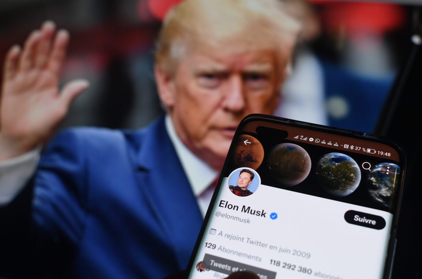 Elon Musk hat weitere interne Twitter-Dokumente freigegeben, darunter der Schriftverkehr wie es zur Sperrung von Donald Trump kam.