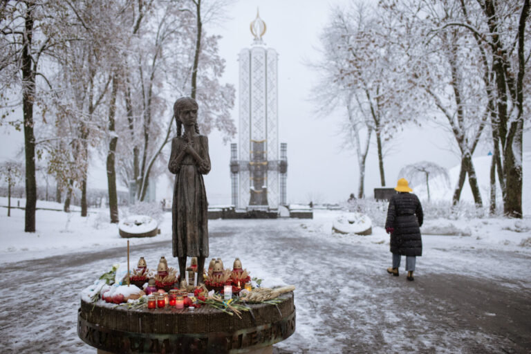 Denkmal für die Opfer des Holodomors in Kiew: Der ja eigentlich nicht falsche Fokus auf die deutschen Verbrechen, insbesondere am jüdischen Volk, verstellt jedenfalls im allgemeinen Geschichtsbewußtsein oftmals den Blick auf andere Gräueltaten der Weltgeschichte