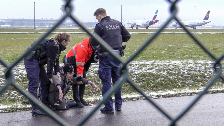 Klimakleber Blockieren Notfall-Flug In München