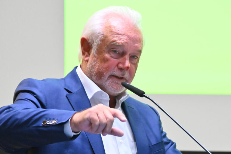 Bundestagsvizepräsident Wolfgang Kubicki (FDP): Er fordert die Bundesregierung auf, Stellung zum geheimen Corona-Gipfel mit Tech-Unternehmen zu beziehen