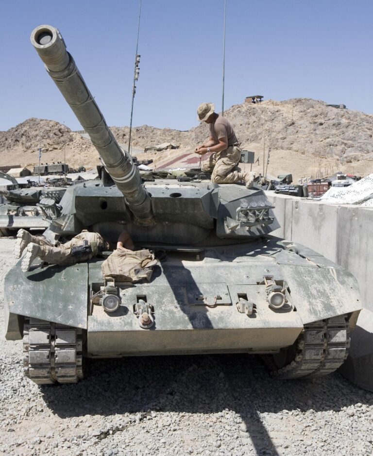 Das Foto zeigt einen Leopard-1-Panzer im Einsatz in Afghanistan. Die Union will, daß die Bundesregierung mehrere Exemplare an die Ukraine liefert.