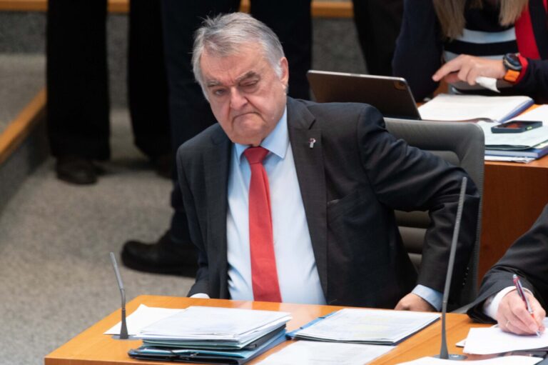 Herbert Reul (CDU), Innenminister von Nordrhein-Westfalen, hat den WDR für dessen Berichterstattung scharf kritisiert.