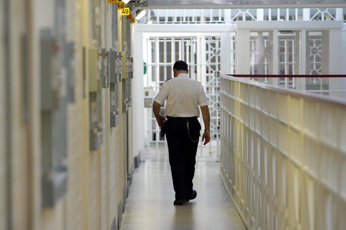 Gefängnis (Symbolbild): In Schottland soll ein transsexueller Straftäter bei den Frauen untergebracht werden, vielen ist das zu woke