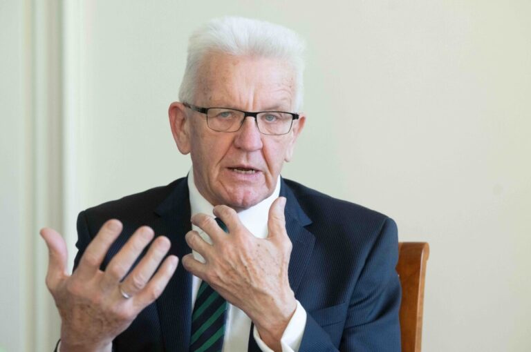 Baden-Württembergs Ministerpräsident Winfried Kretschmann (Grüne) hat sich gegen die Gendersprache an Schulen ausgesprochen