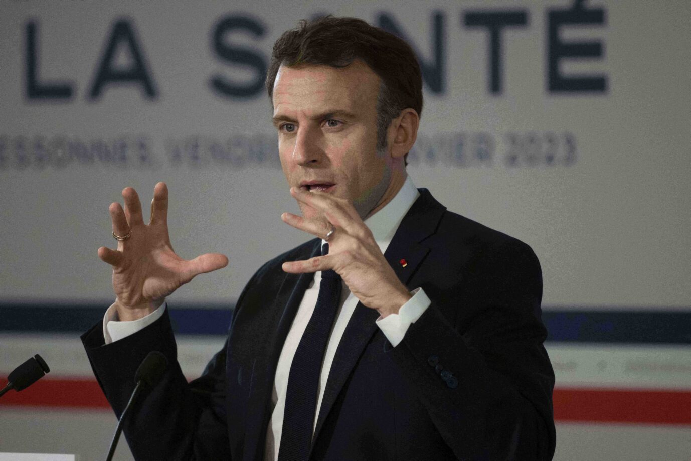 Frankreichs Präsident will die EU zu einheitlichen Planvorgaben in der Wirtschaft bewegen