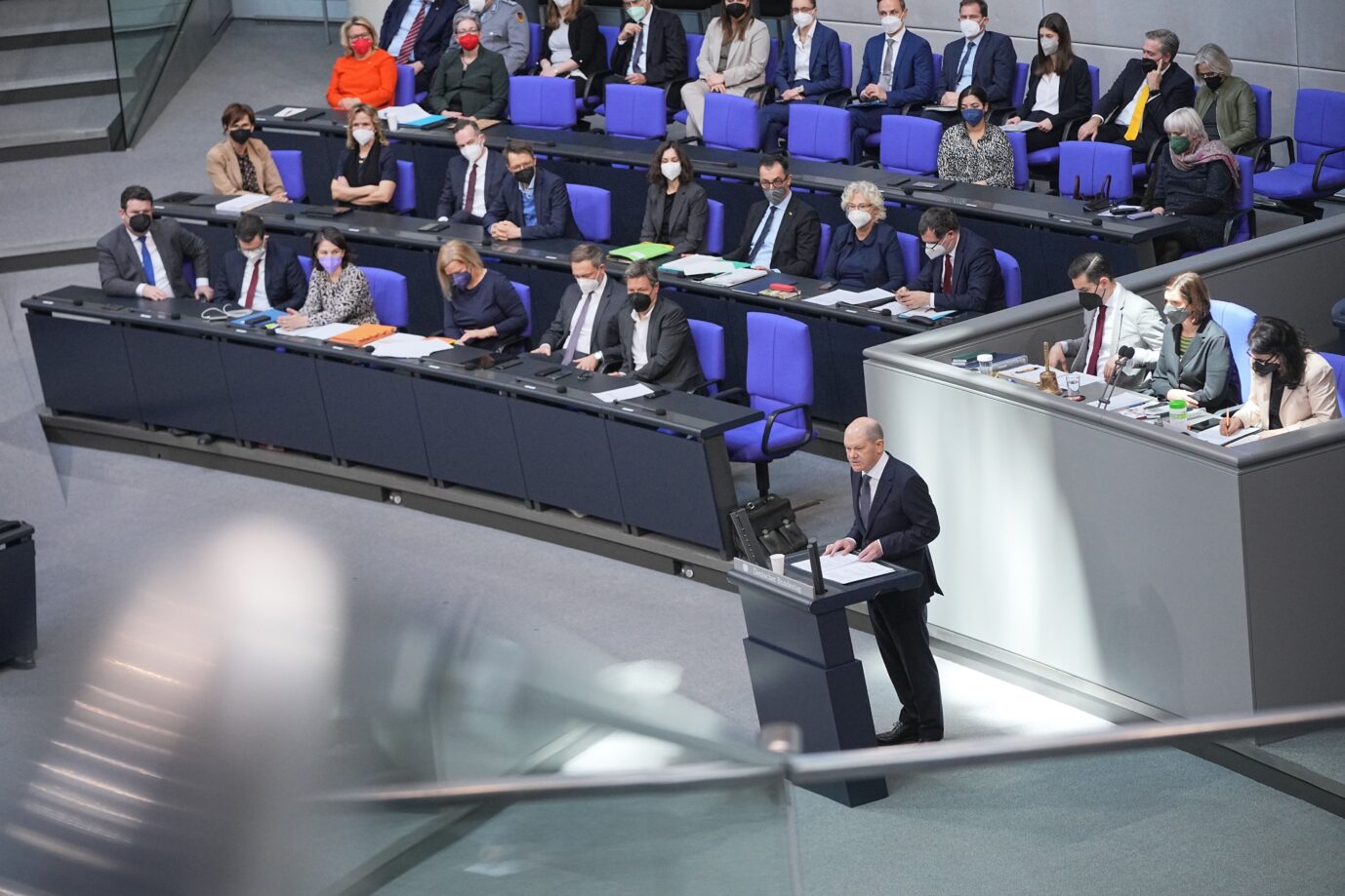 Bundeskanzler Olaf Scholz (SPD) und sein Kabinett im Plenum des Bundestags – die Parteien haben sich den Staat zur Beute gemacht