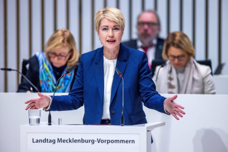 Mecklenburg-Vorpommerns Ministerpräsidentin Manuela Schwesig (SPD) hat sich gegen den CDU-Vorstoß einer „Migrationsbremse“ ausgesprochen