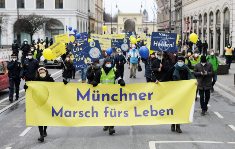 Erster Münchner „Marsch fürs Leben“: Die Teilnehmer demonstrieren für die Rechte von ungeborenen Kindern