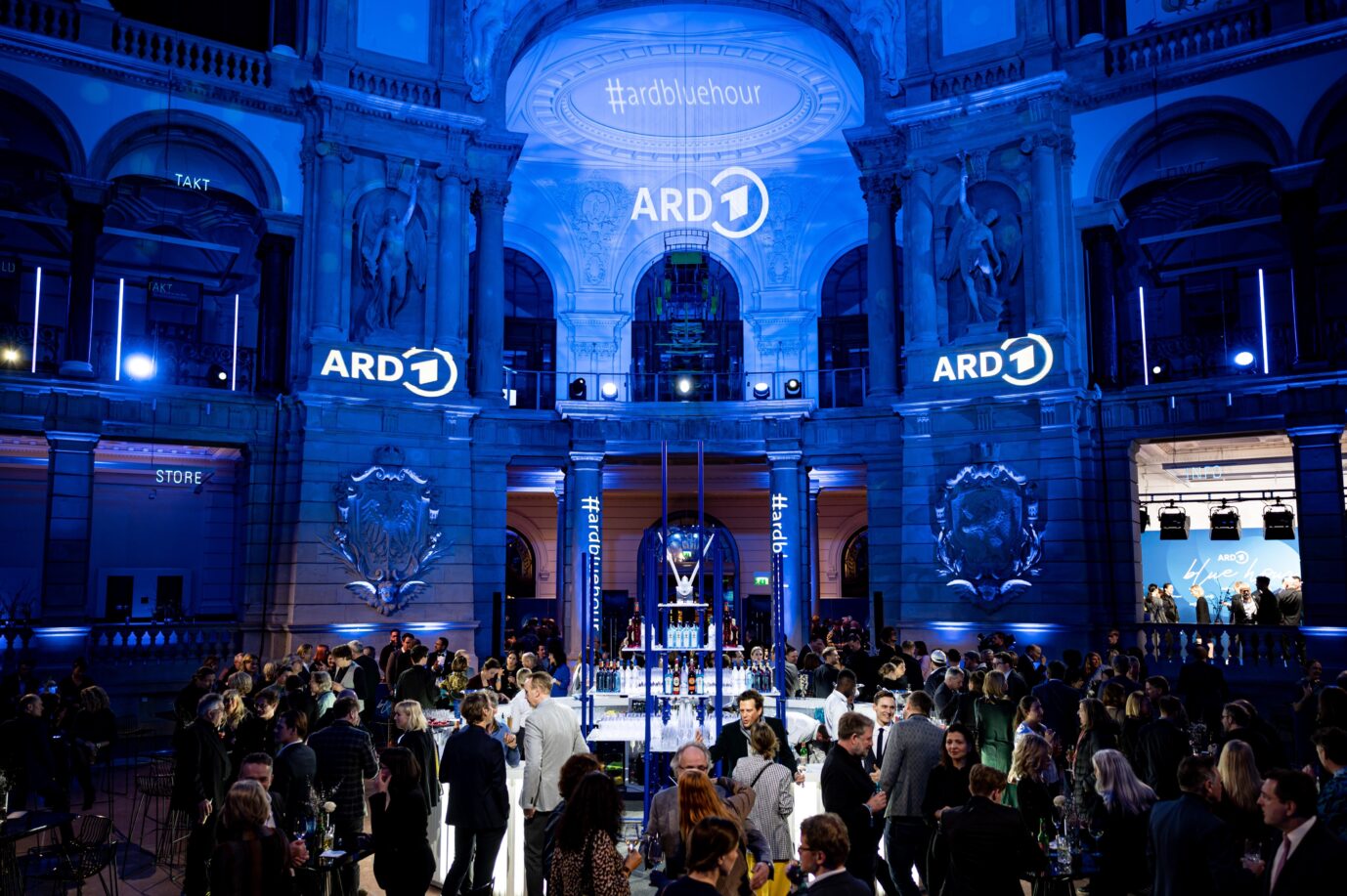 Während sich die ARD bei der Berlinale in Szene setzt, verlieren immer mehr Menschen vor dem Fernseher das Verständnis für den ÖRR