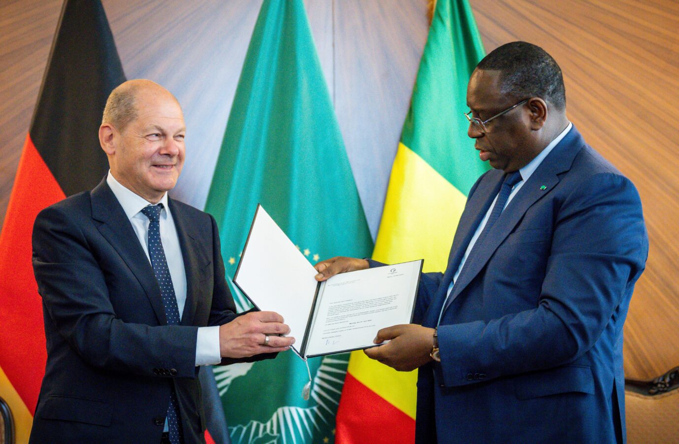Schuldenerlass: Bundeskanzler Olaf Scholz (SPD) mit dem Präsidenten des Senegal, Macky Sall. Deutschland hat dem Land 118,6 Millionen Euro Schulden erlassen.