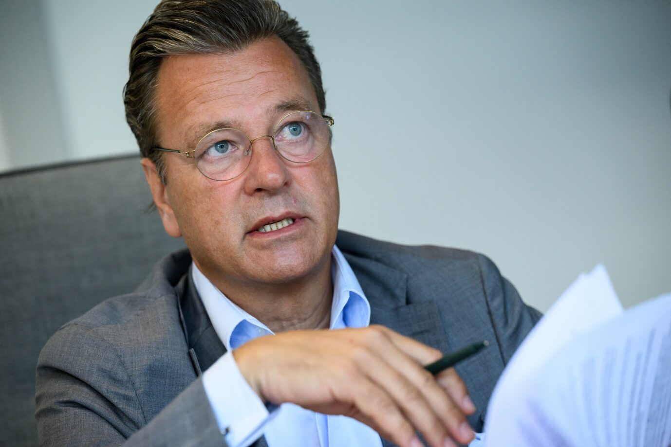 Markus Jerger, Geschäftsführer des Bunderverband Mittelständische Wirtschaft, warnt vor einem Abstieg der Wirtschaft. Es müssten dringend Steuersenkungen her, fordert er.