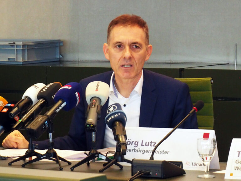 Der Oberbürgermeister von Lörrach, Jörg Lutz (parteilos), sieht in der Kündigung von dutzenden Mietern für die Unterbringung von Flüchtlingen kein Problem