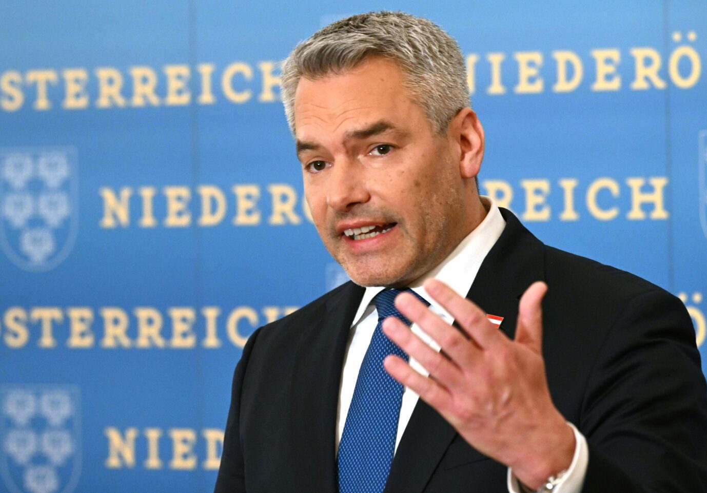 Der österreichische Kanzler Karl Nehammer (ÖVP) droht mit einer Blockade des EU-Asylgipfels.