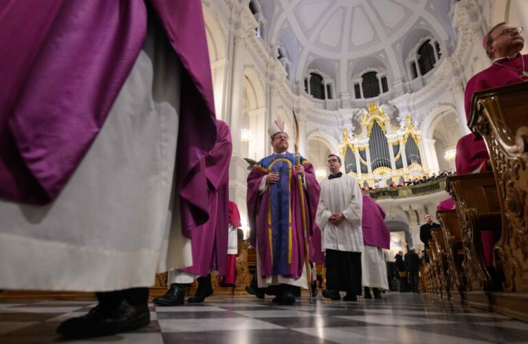 Der Vatikan hatte der Deutschen Bischofskonferenz das Vorantreiben des „Synodalen Weges“ zuletzt verboten – über dieses Verbot setzt sich die Bischofskonferenz nun ganz offen hinweg