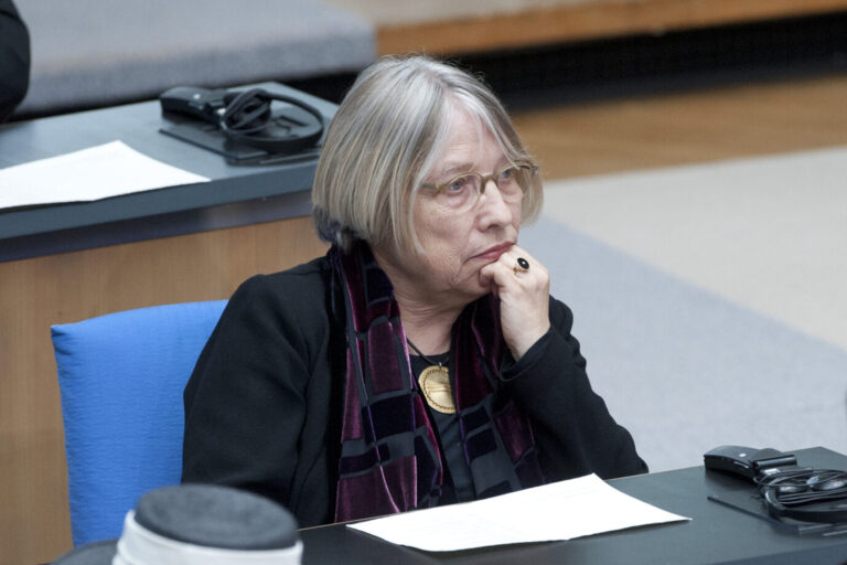 Die ehemalige Bundestagspräsidentin und langjährige Grünen-Politikerin Antje Vollmer rechnet mit ihrer Partei ab