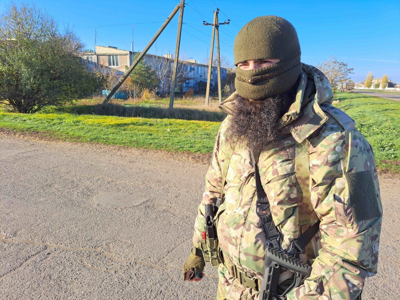 Ein tschetschenischer Soldat in der Region Cherson: Frische Rekruten hat Moskau im Herbst und Winter an die Front gebracht – eine Vorstoß mit aller Gewalt wird erwartet Foto: JF