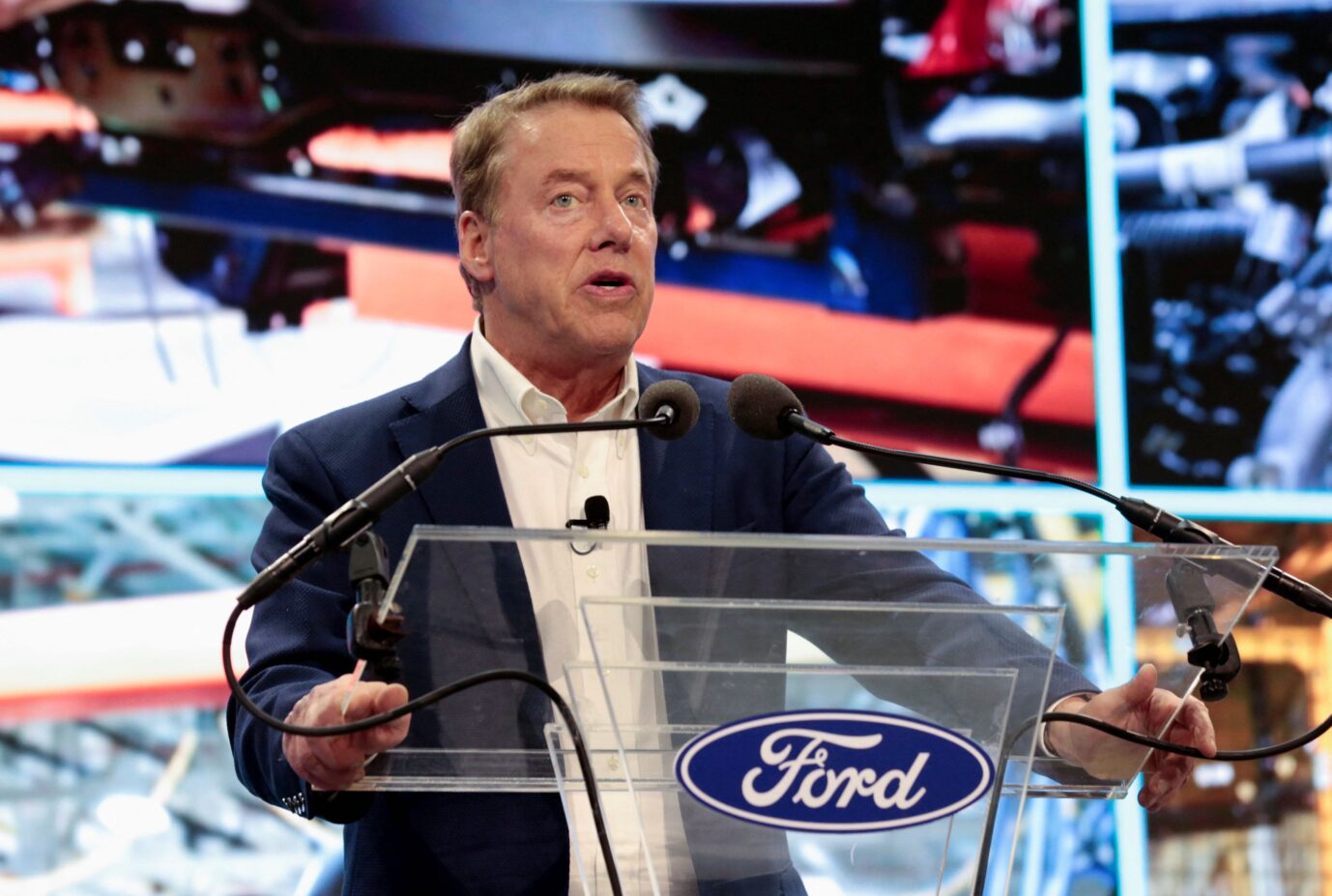 Der Autobauer Ford will in Zukunft wieder mehr in Amerika herstellen und dafür tausende Arbeitsplätze in Deutschland aufgeben