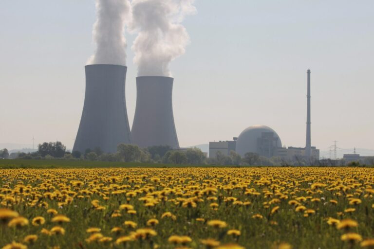Atomkraftwerk im niedersächsischen Grohnde: Der Ausstieg aus der Kernenergie ist einer der größten Fehler der Ära Merkel