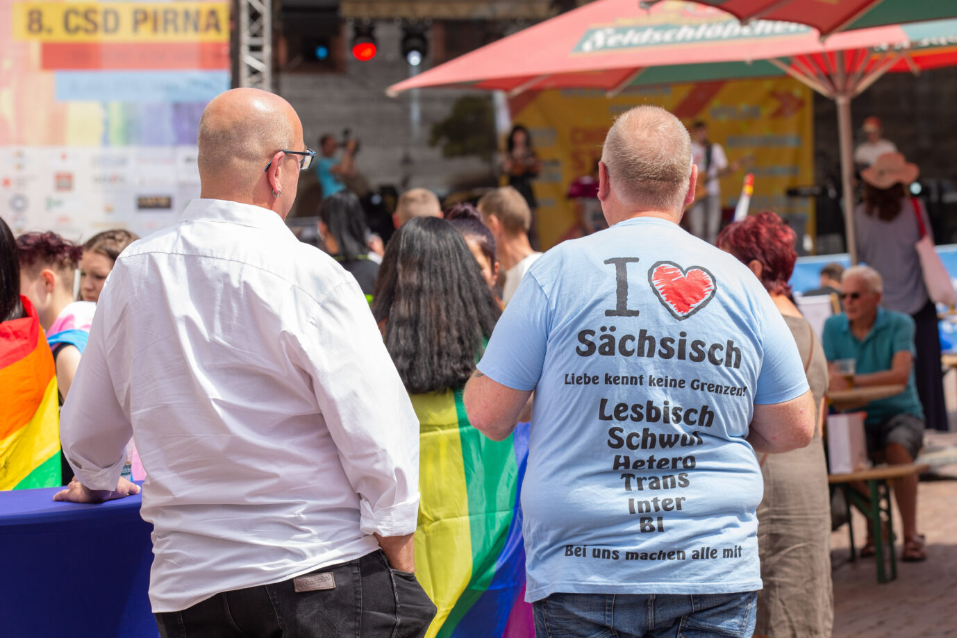 T-Shirt-Aufdruck für sexuelle Minderheiten: In Sachsen gibt es 17 Personen, die dem "dritten Geschlecht" zugerechnet werden.