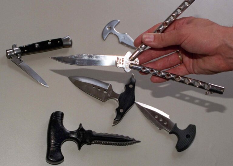 Von der Polizei konfiszierte Messer (Symbolbild)