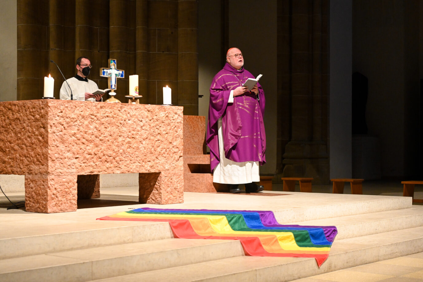 Der Münchner Erzbischof, Kardinal Reinhard Marx beim „Queer“-Gottesdienst in München im vergangenen Jahr, Augsburg will nachziehen