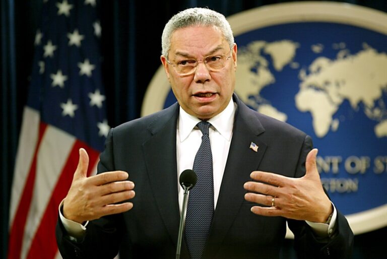 Der damalige US-Außenminister Colin Powell präsentierte falsche Beweise als Grund, den Irakkrieg zu beginnen.