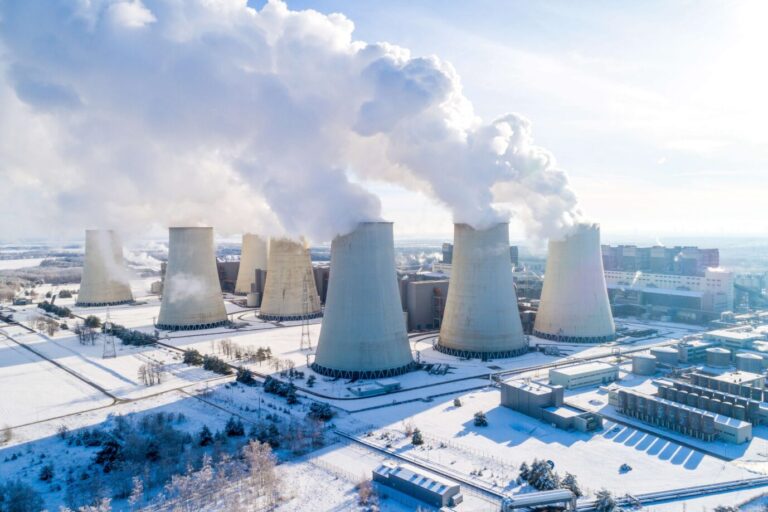 Kohlekraftwerk in Brandenburg. 2022 lieferte Kohle die meiste Energie