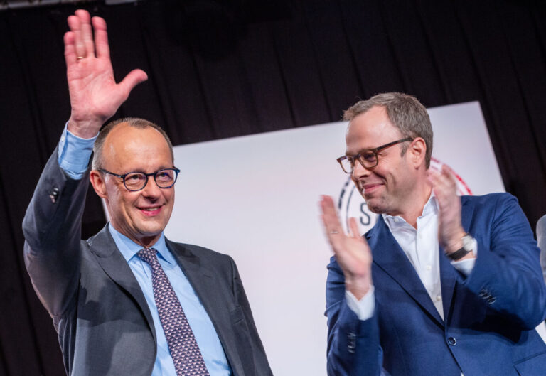 CDU-Chef Friedrich Merz (links) und Generalsekretär Mario Czaja in Linstow: Der Parteivorsitzende bekam viel Lob