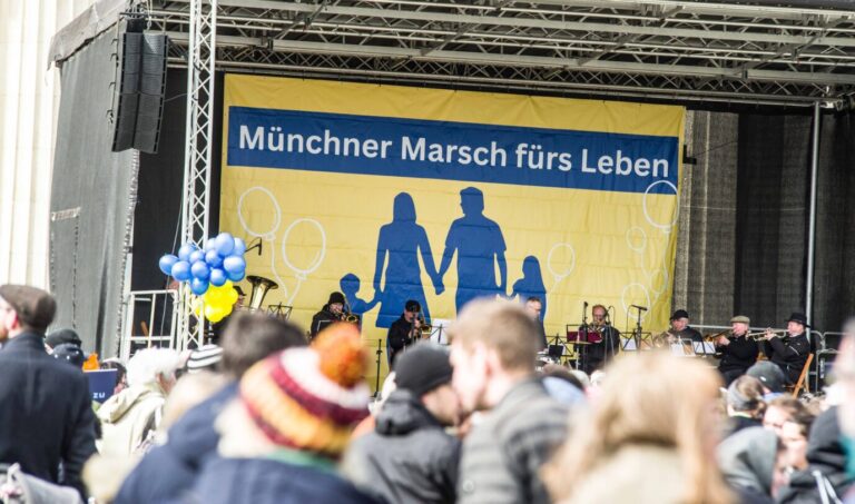 „Marsch fürs Leben“ in München: Im Vergleich zum Vorjahr hat sich die Zahl der Teilnehmer fast verdoppelt