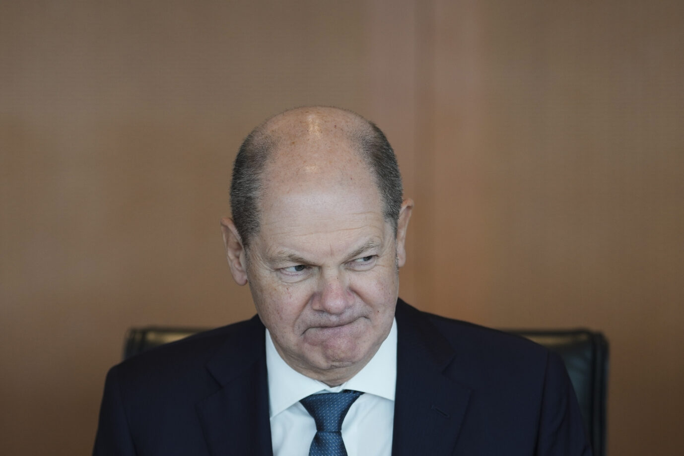 Bundeskanzler Olaf Scholz (SPD) hat es mit seiner Regierungskoalition nicht leicht - lobt sie aber trotzdem.