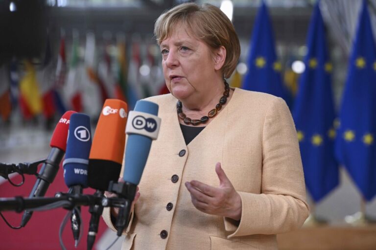 Angela Merkel als Bundeskanzlerin bei einem Pressestatement in Brüssel – schon damals arbeiteten Mitarbeiter des ZDF