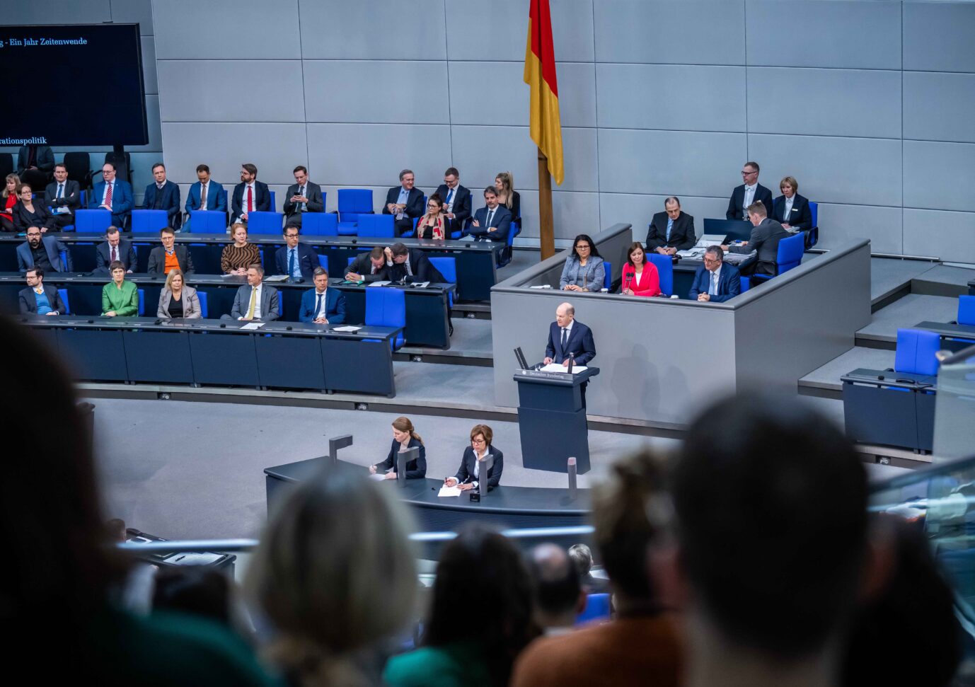 Einigkeit herrschte während der Aussprache nach der Regierungserklärung von Bundeskanzler Olaf Scholz (SPD) im Bundestag vor allem im Hinblick auf die Ablehnung des „Aufstands für Frieden“ von Sahra Wagenknecht und Alice Schwarzer