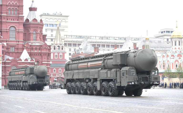 Waffenschau im Zeichen des Ukraine-Konfliktes: Rußland präsentiert seine Raketen.
