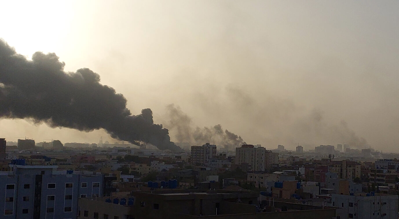 Rauchwolken über Khartum am 16. April 2023: Der Sudan versinkt wieder einmal im Bürgerkrieg.