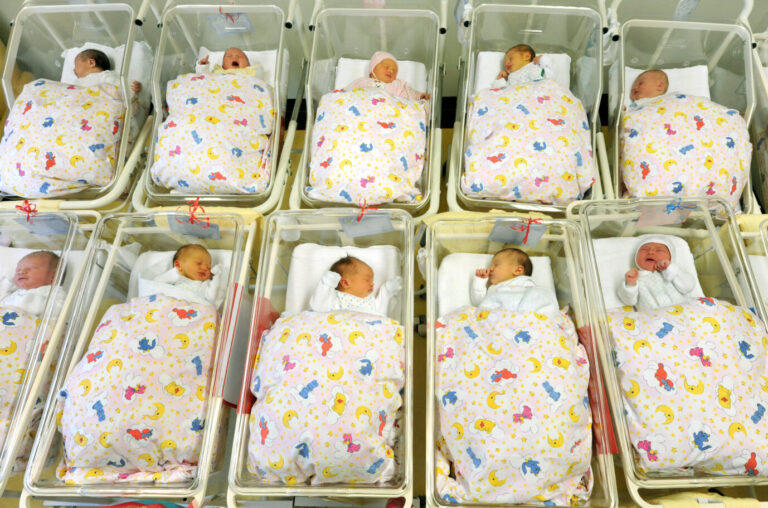 Neugeborene: Das Vorhaben der CDU wäre sehr kostpielig