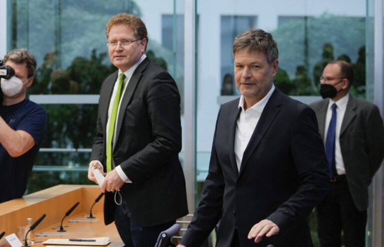 Grüner Filz? Wirtschaftsminister Robert Habeck (Grüne) mit seinem umstrittenen Staatssekretär Patrick Graichen.