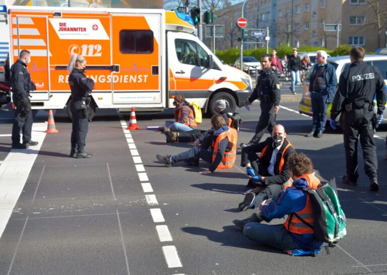 Die Strafen für Klimakleber-Blockaden von Rettungsfahrzeugen werden nicht verschärft.