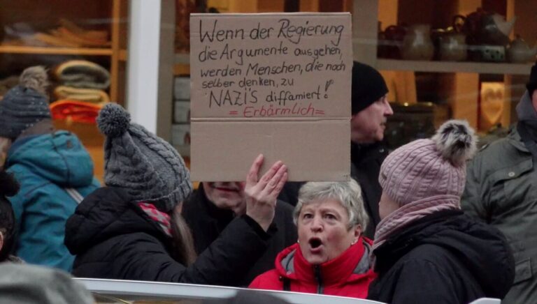 In Greifswald protestierten im März Hunderte gegen neue Asylunterkünfte. Nun kommt es zum Bürgerentscheid.