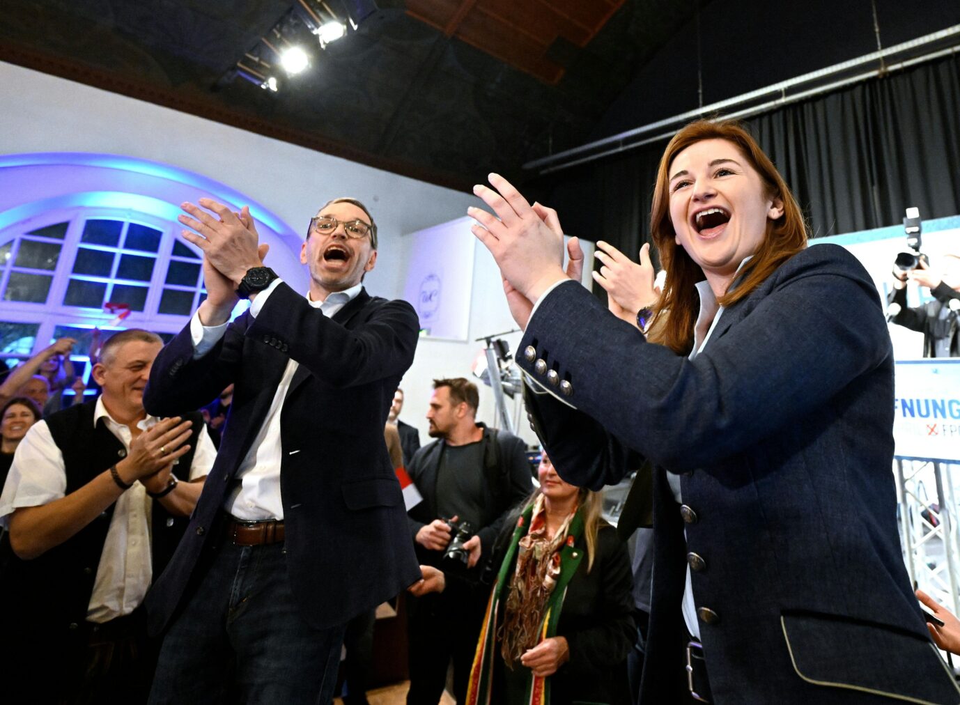 Siegeszug geht weiter: FPÖ-Bundesparteiobmann Herbert Kickl und Salzburgs FPÖ-Spitzenkandidatin Marlene Svazek haben allen Grund zum Jubeln.