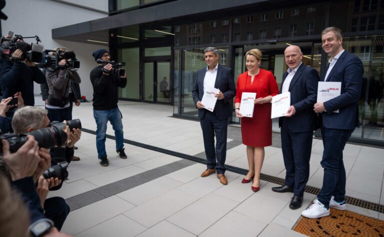 CDU und SPD stellen ihren Koalitionsvertrag für Berlin vor Foto: picture alliance/dpa | Monika Skolimowska