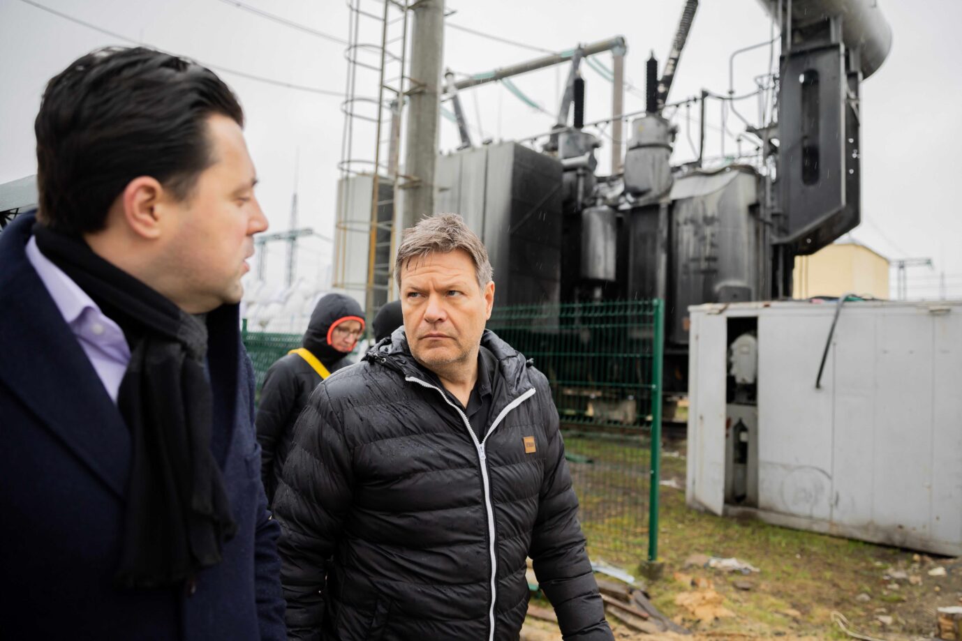 Bundeswirtschaftsminister Robert Habeck (Grüne) besucht den ukrainischen Konzern "Ukrenerho" – und drängt auf eine Übernahme der deutschen Energiepolitik Foto: picture alliance/dpa | Christoph Soeder