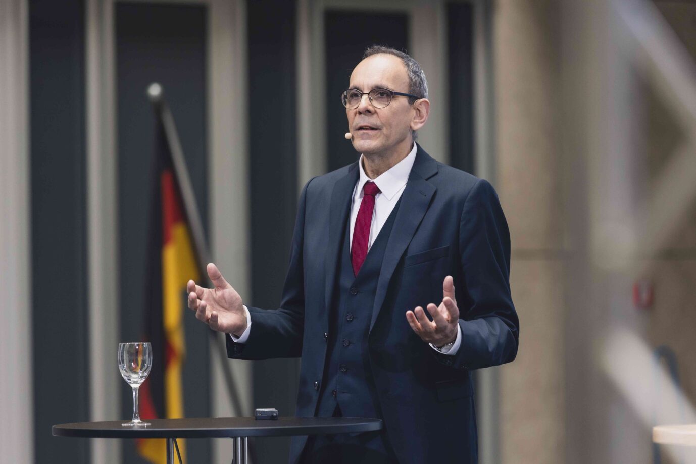 Krise im deutschen Wohnungsmarkt - Dietmar Walberg stellte auf dem Wohnungs-Tag 2023 in Berlin eine Studie seines Wohnungs- und Bauforschungsinstituts ARGE vor.