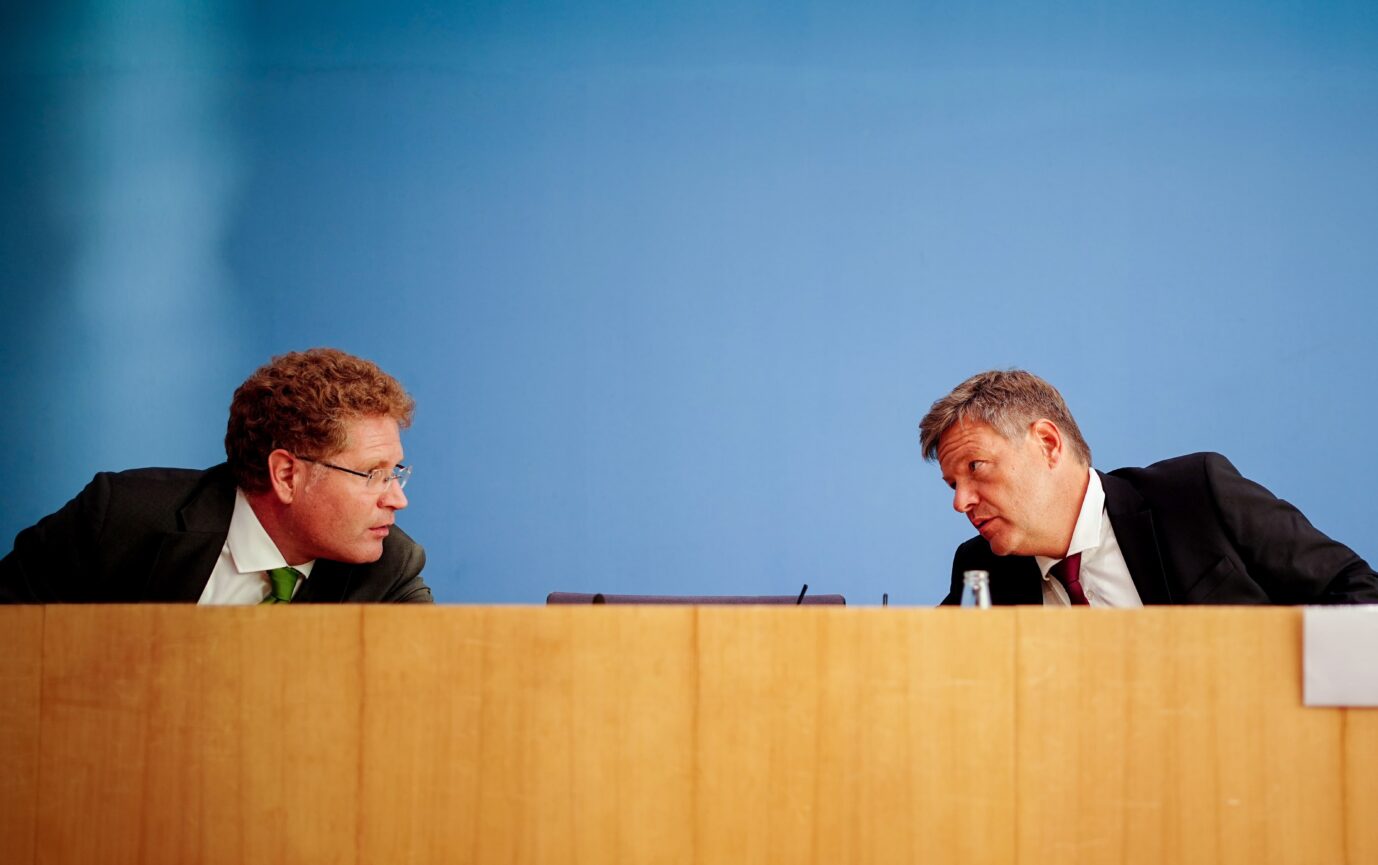 Kritik von allen Seiten für das Heizungsverbot: Staatssekretär Patrick Graichen und Wirtschaftsminister Robert Habeck (beide Grüne).