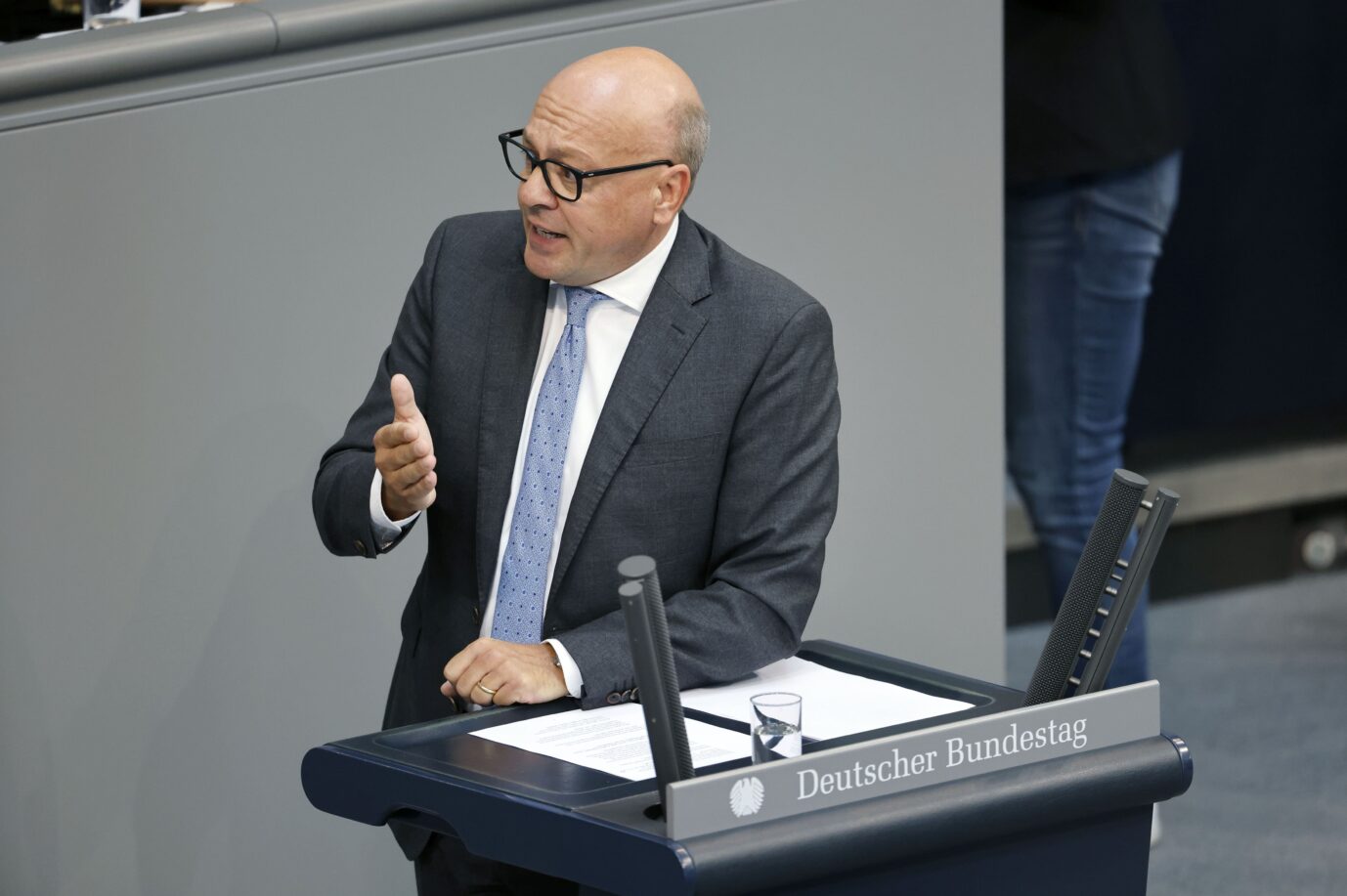 Alexander Throm in der 52. Sitzung des Deutschen Bundestages im Reichstagsgebäude. Berlin, 09.09.2022. Nun fordert er Grenzkontrollen.