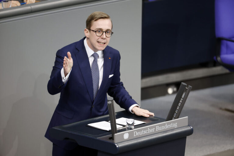 Der Bundestagsabgeordnete Philipp Amthor (CDU) will mit der Unionsfraktion den Patriotismus in Deutschland stärken.