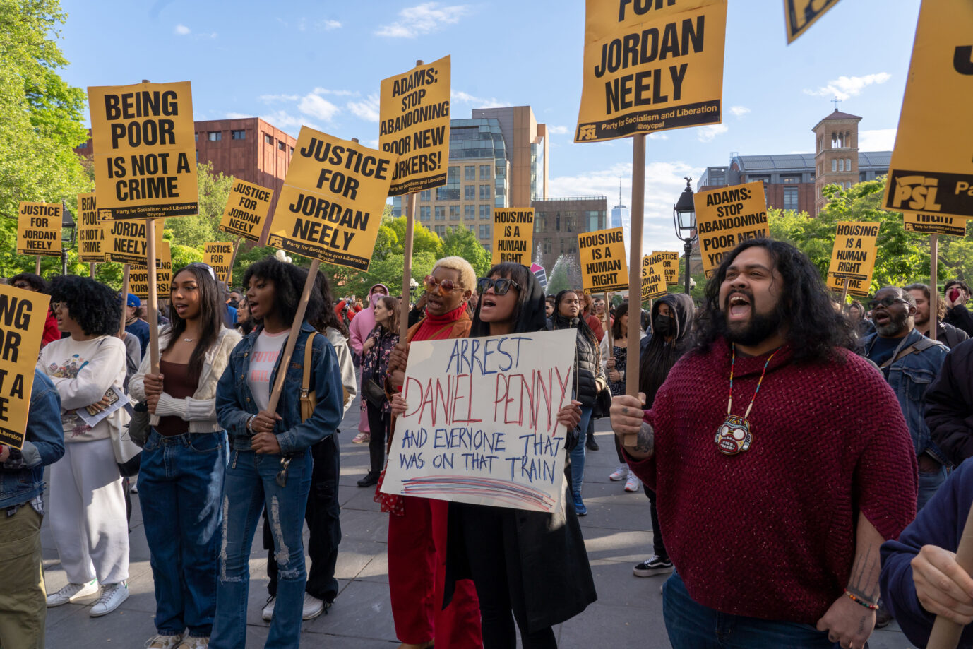 Nach dem Tod des schwarzen Obdachlosen in New York sammeln sich die Demonstranten und nutzen den Fall für ihre politische Agenda.