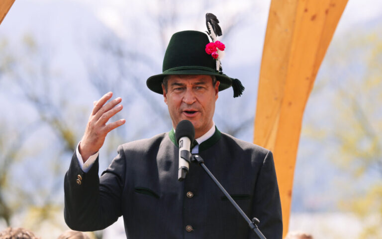 CSU-Chef Markus Söder: Mal konservativ in Tracht; aber die Partei will auch zum CSD.