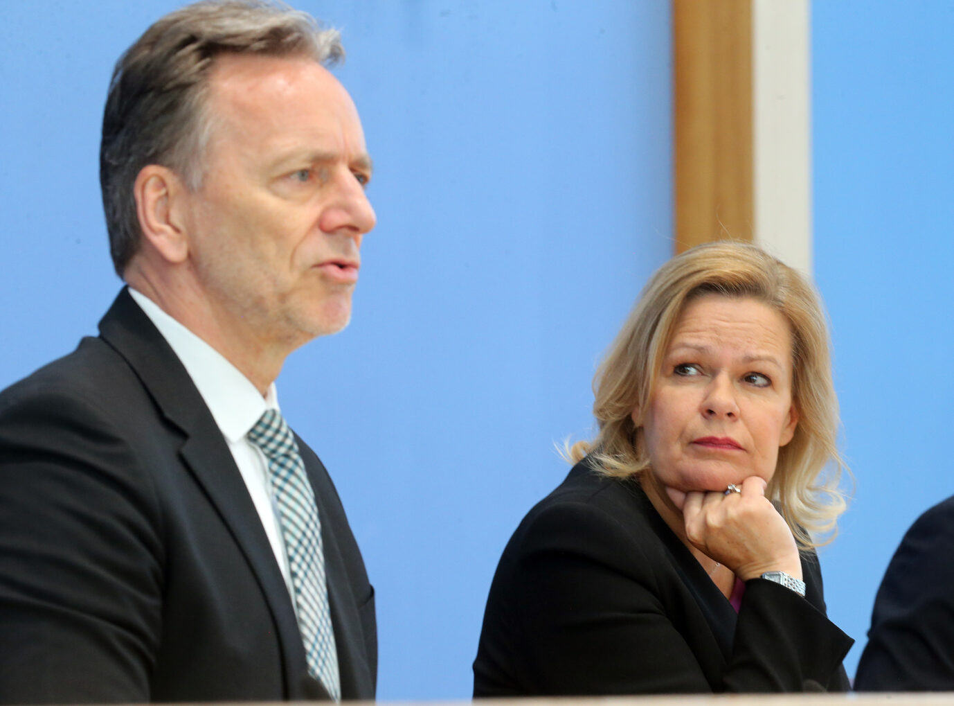 Nancy Faeser (SPD), Bundesinnenministerin, und Holger Münch, Präsident des Bundeskriminalamtes warnen vor Rechtsextremismus und anderer politisch motivierter Kriminalität in Deutschland