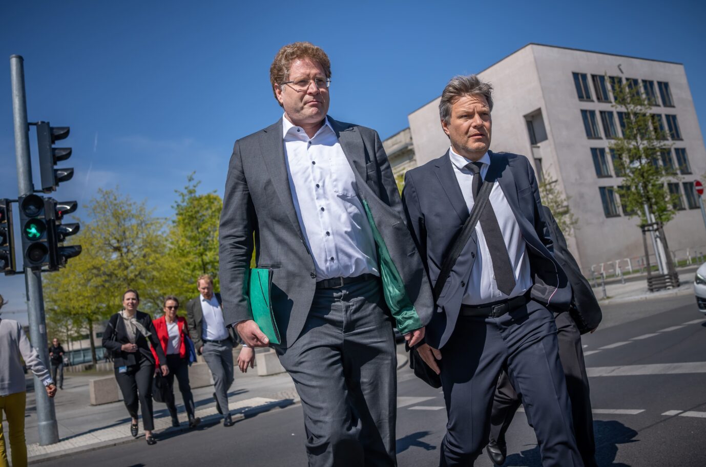 CDU sieht Vetternwirtschaft und grünen Filz: Wirtschaftsminister Robert Habeck (rechts) und sein Staatssekretär Patrick Graichen (beide Grüne).
